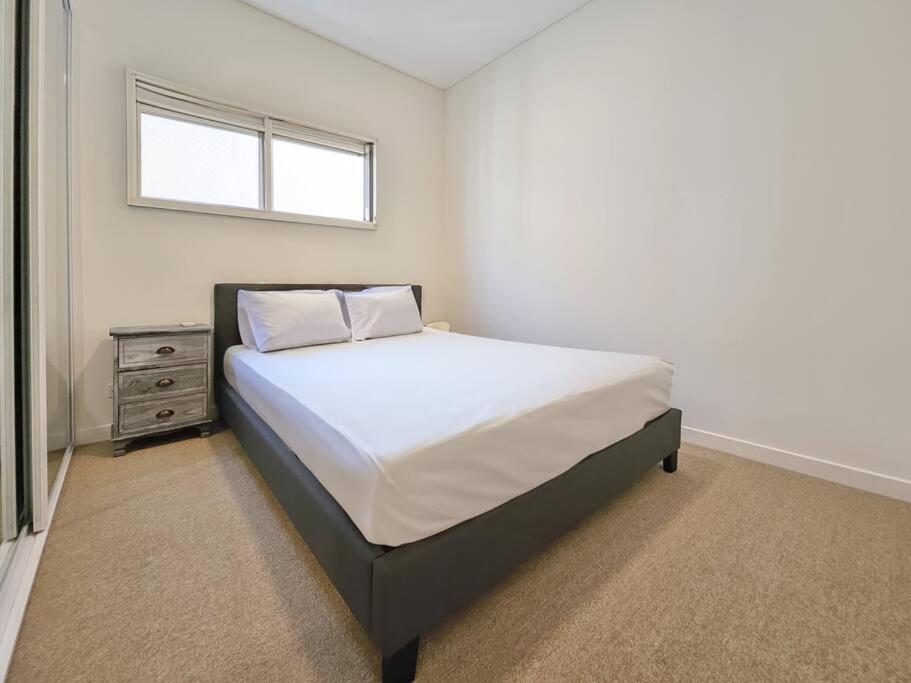 Apartment Living By Water Marina Square 2br *