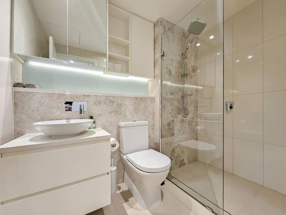 Living By Water Marina Square 2br Apartment