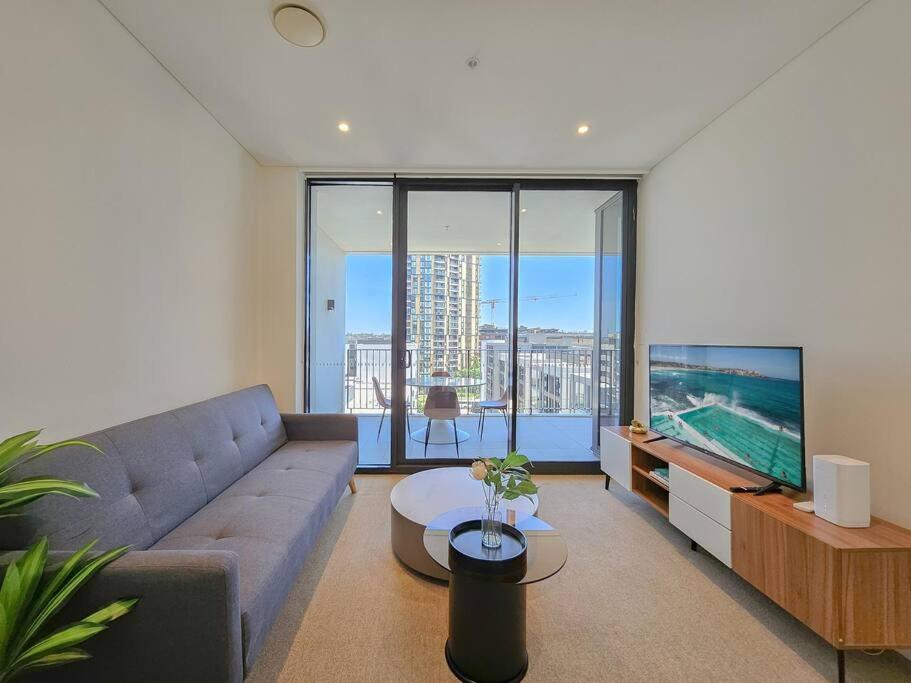 Apartment Living By Water Marina Square 2br Sydney