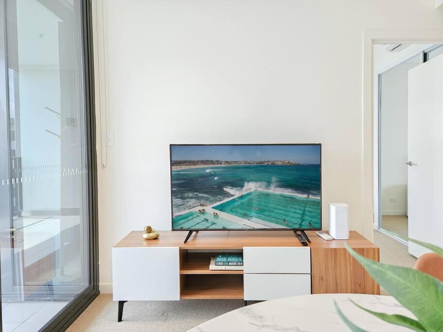 Apartment Living By Water Marina Square 2br Sydney